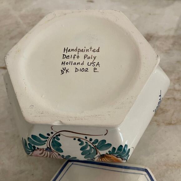 handpainted Delft Holland Small covered dish - Picture 6 of 11